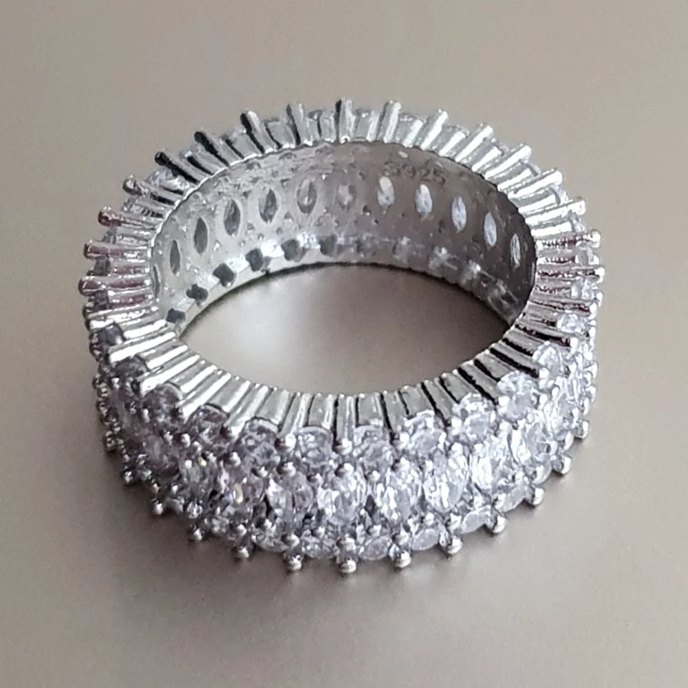 Thick Women Inlayed Oval&Round Diamond Ring - Picture 2 of 4